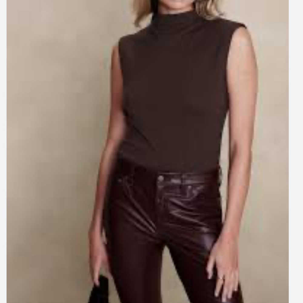 Banana Republic Sleeveless Mock Neck Top in Dark Brown Size Small